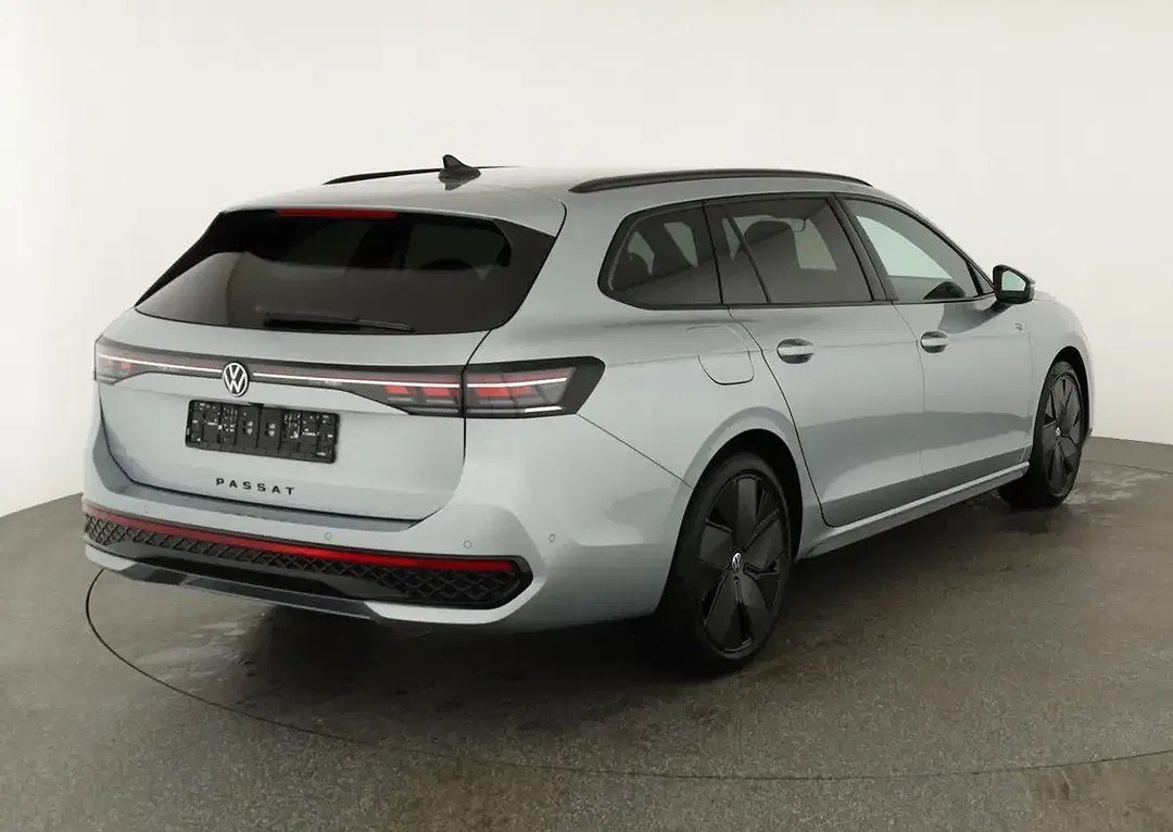 Volkswagen Passat Variant TDI DSG 4Motion R-Line Black - Thumbnail 4