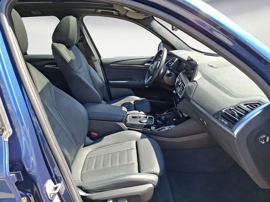 BMW iX3 - Thumbnail 13