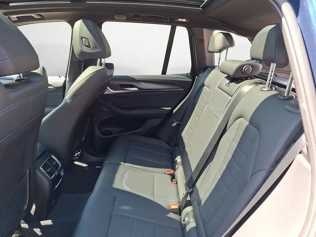 BMW iX3 - Thumbnail 14