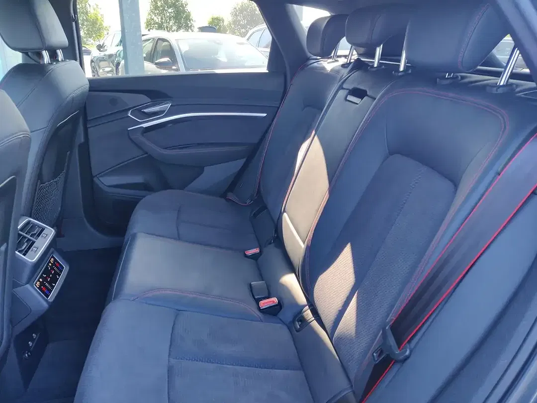 Audi Q8 e-tron 55 quattro Matrix LED S line - Thumbnail 13