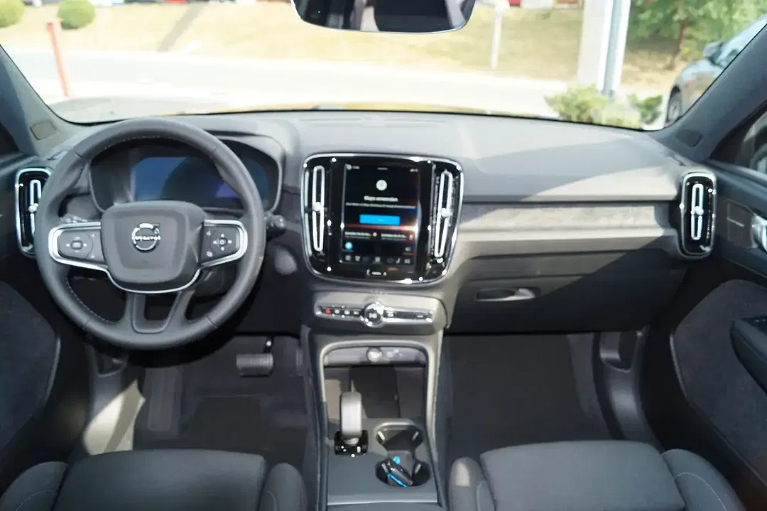 Volvo EX40 AUT AWD Plus Black Edition - Thumbnail 10