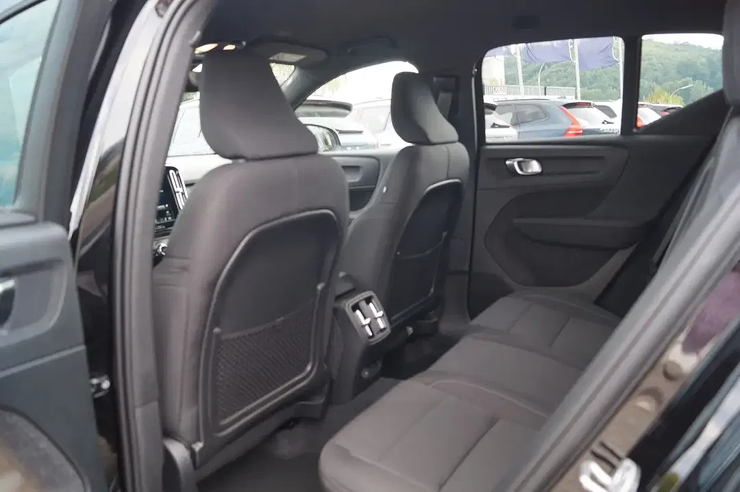 Volvo EX40 AUT AWD Plus Black Edition - Thumbnail 12