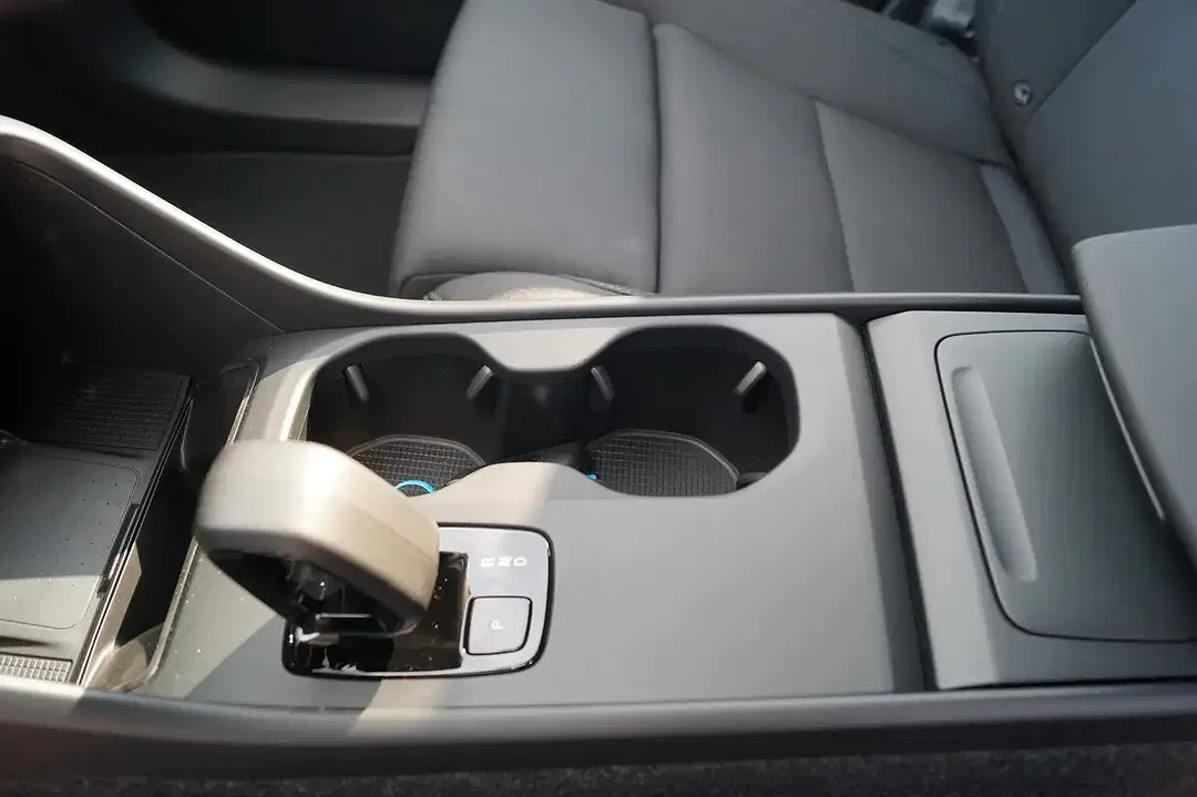 Volvo EX40 AUT AWD Plus Black Edition - Thumbnail 9