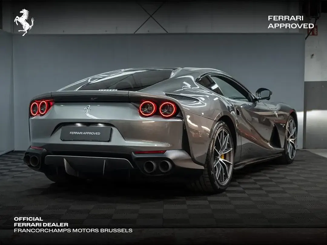 Ferrari 812 Superfast - Thumbnail 3