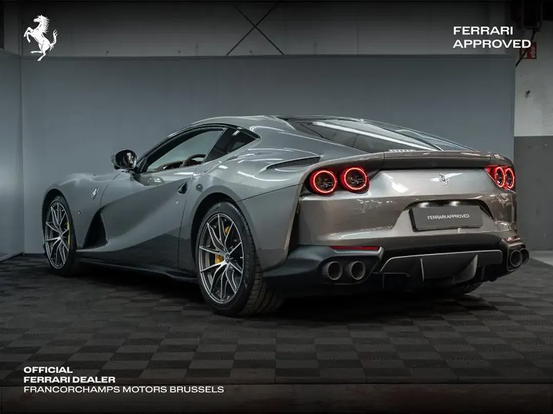 Ferrari 812 Superfast - Thumbnail 5