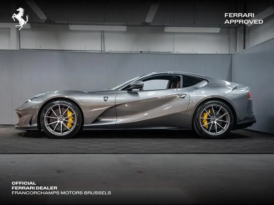 Ferrari 812 Superfast - Thumbnail 6