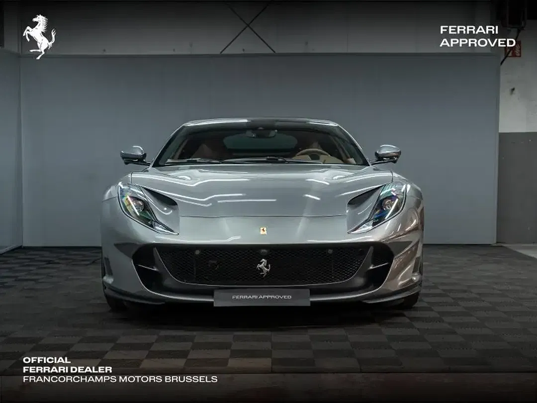 Ferrari 812 Superfast - Thumbnail 8