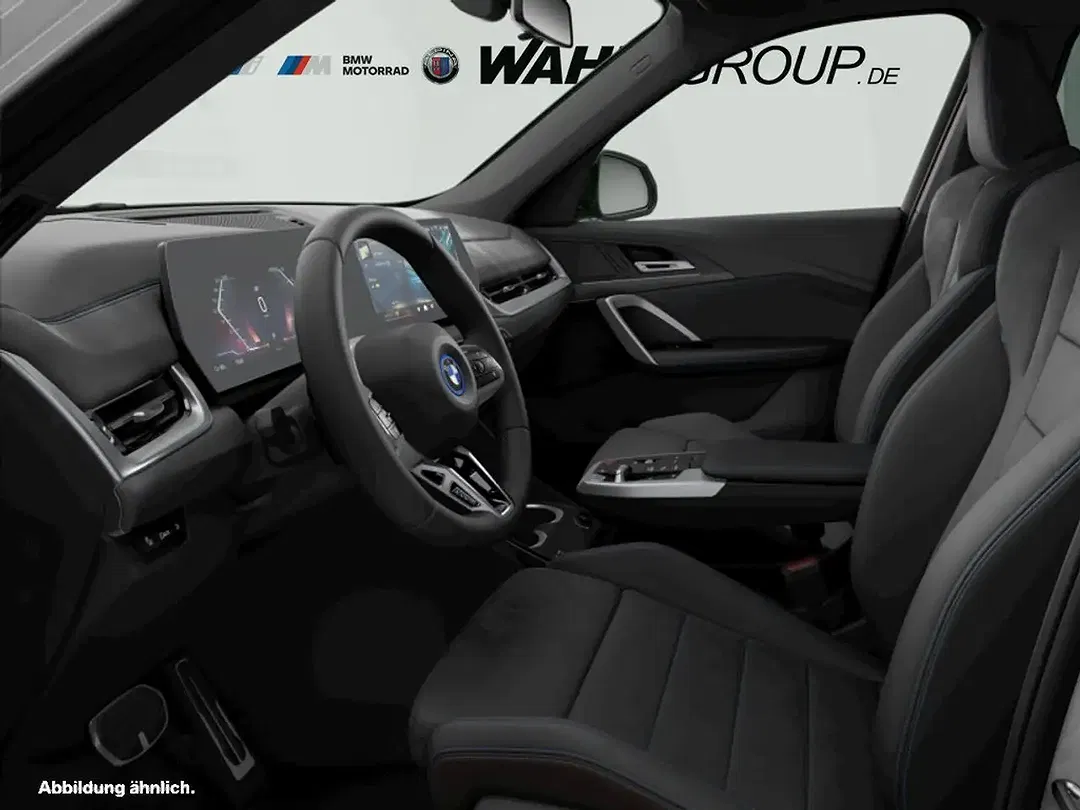 BMW iX1 xDrive M - Thumbnail 3