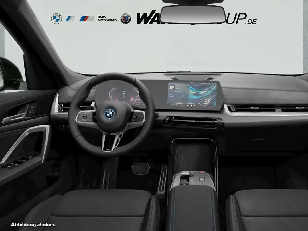 BMW iX1 xDrive M - Thumbnail 4