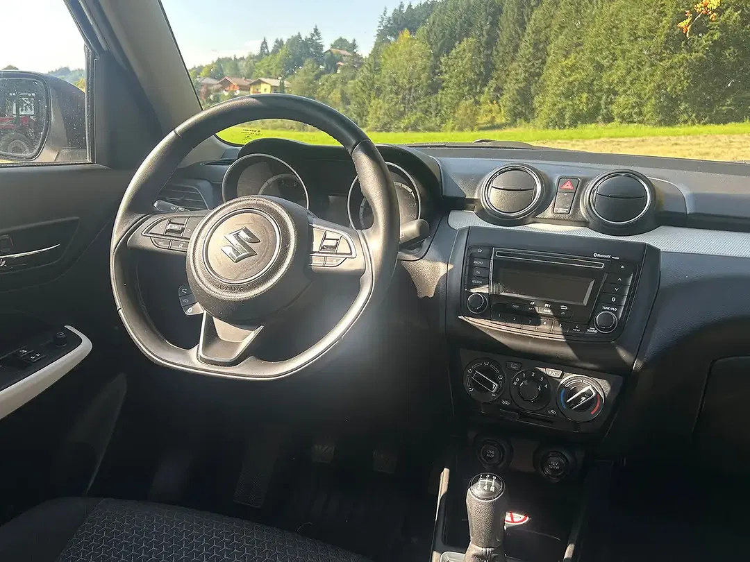 Suzuki Swift - foto 6