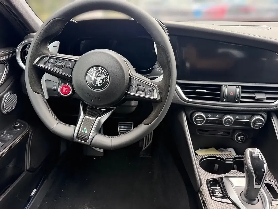 Alfa Romeo Giulia Quadrifoglio - Thumbnail 20