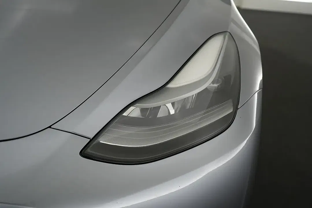 Tesla Model Y Dual Motor Long Range - Thumbnail 11