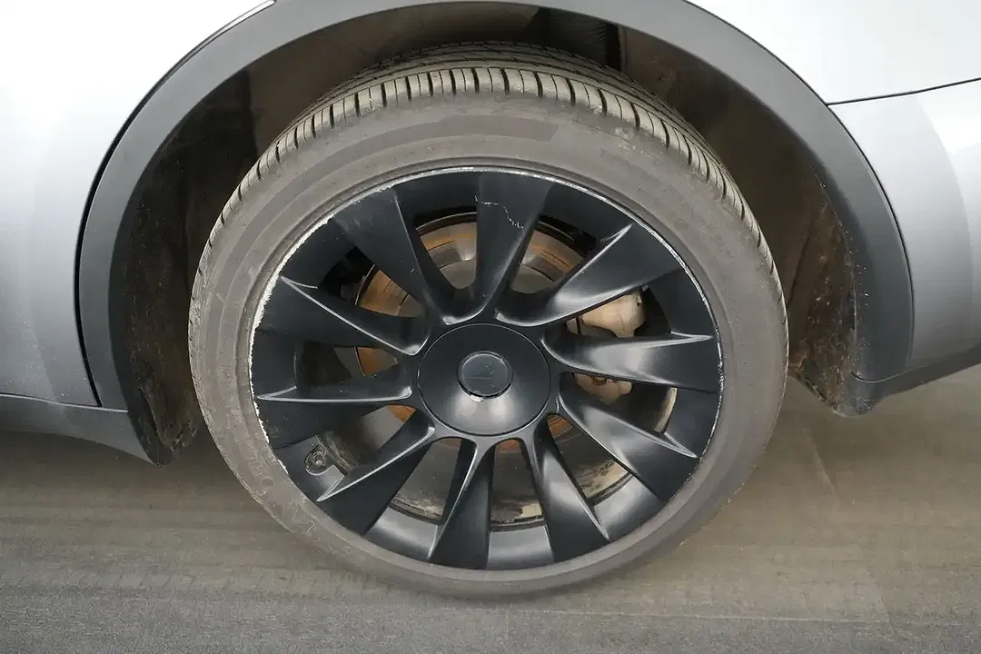 Tesla Model Y Dual Motor Long Range - Thumbnail 12
