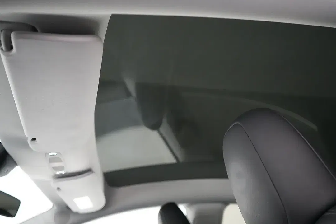 Tesla Model Y Dual Motor Long Range - Thumbnail 20