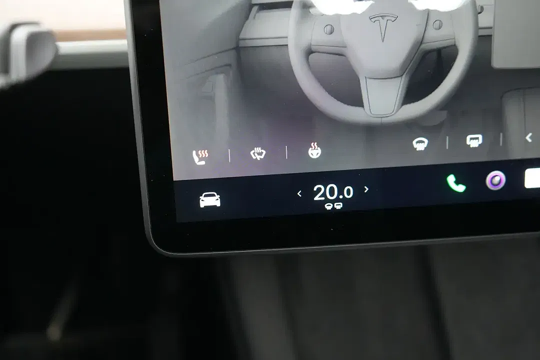 Tesla Model Y Dual Motor Long Range - Thumbnail 21