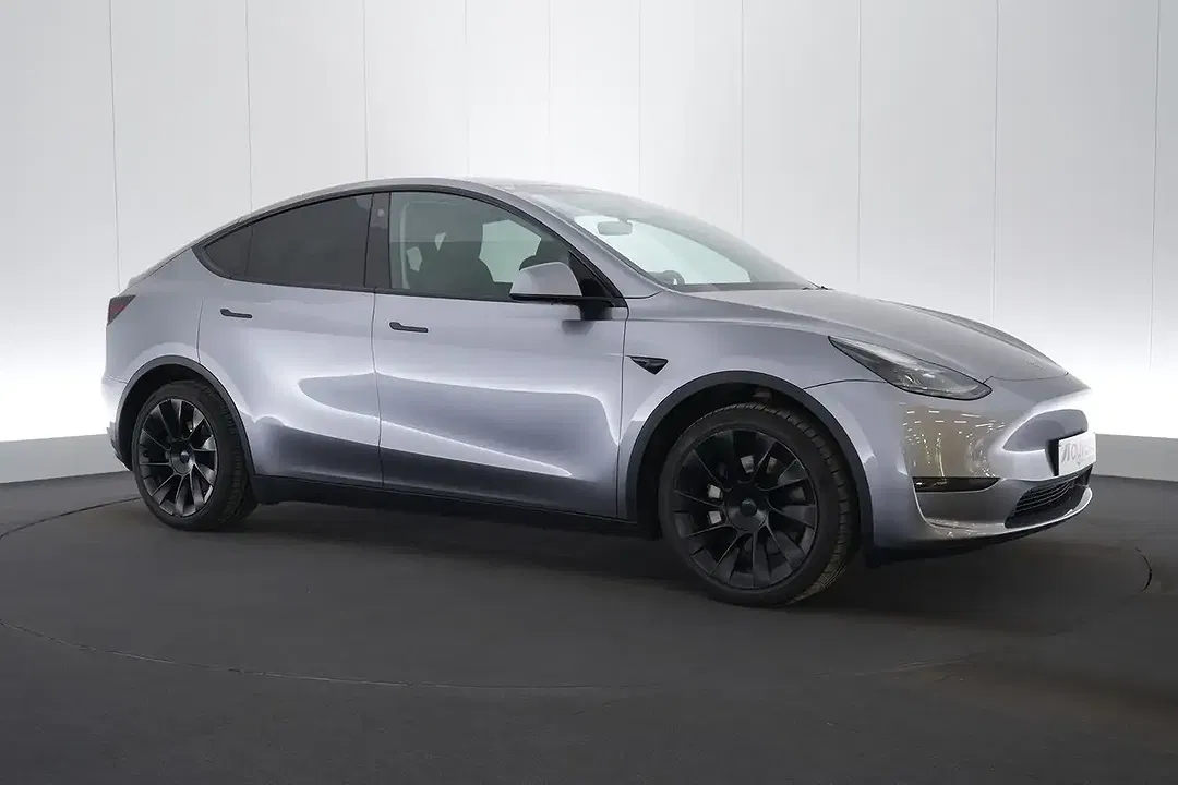 Tesla Model Y Dual Motor Long Range - Thumbnail 24
