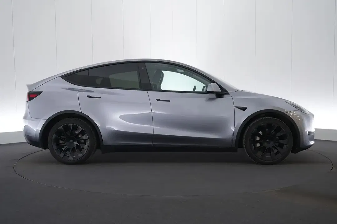 Tesla Model Y Dual Motor Long Range - Thumbnail 25