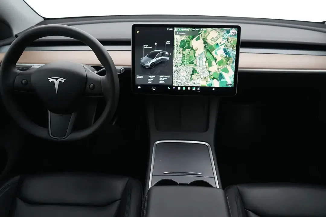 Tesla Model Y Dual Motor Long Range - Thumbnail 6
