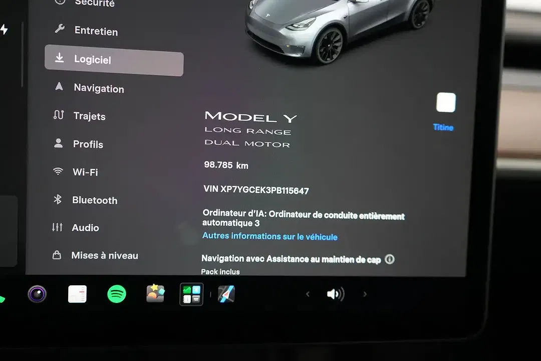 Tesla Model Y Dual Motor Long Range - Thumbnail 7