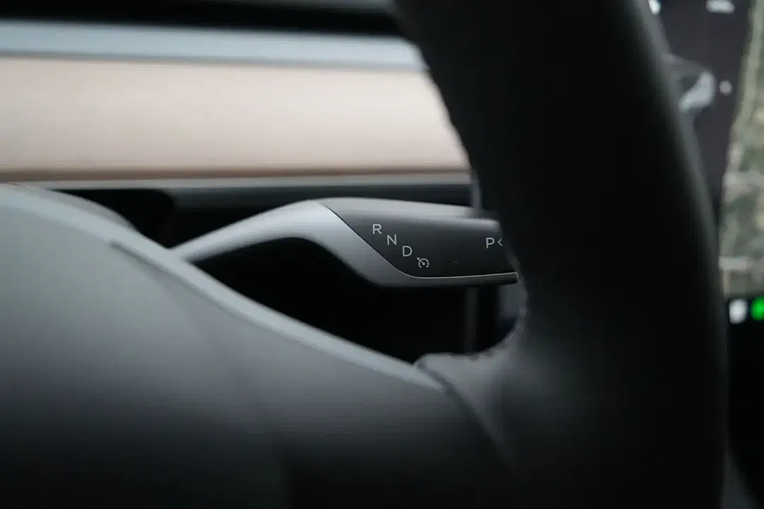 Tesla Model Y Dual Motor Long Range - Thumbnail 9
