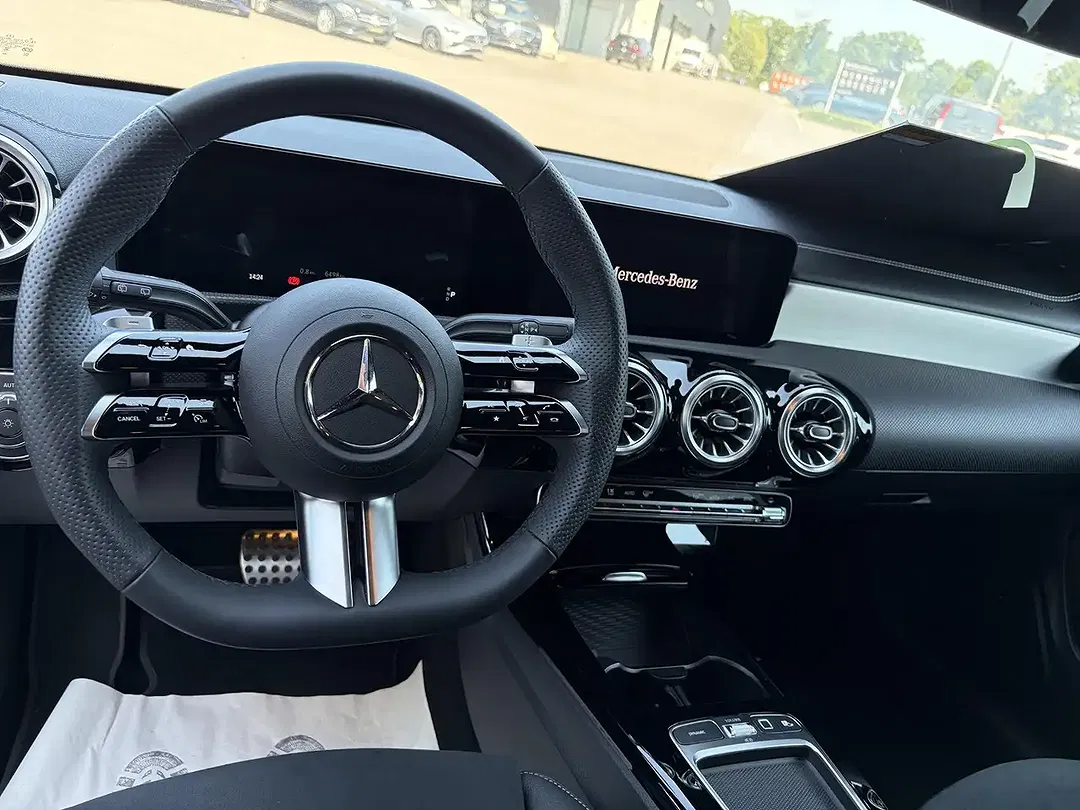 Mercedes-Benz CLA 200 AMG Line - foto 15