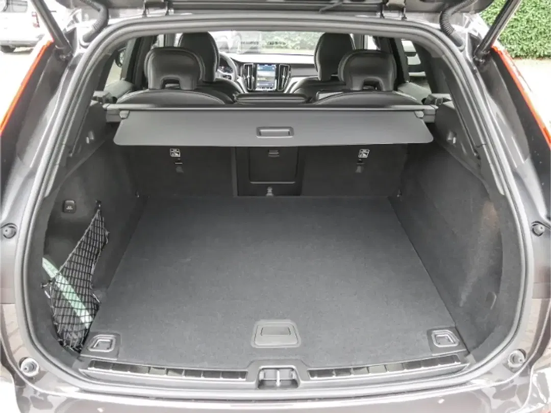 Volvo XC60 B4 Plus Dark - Thumbnail 10