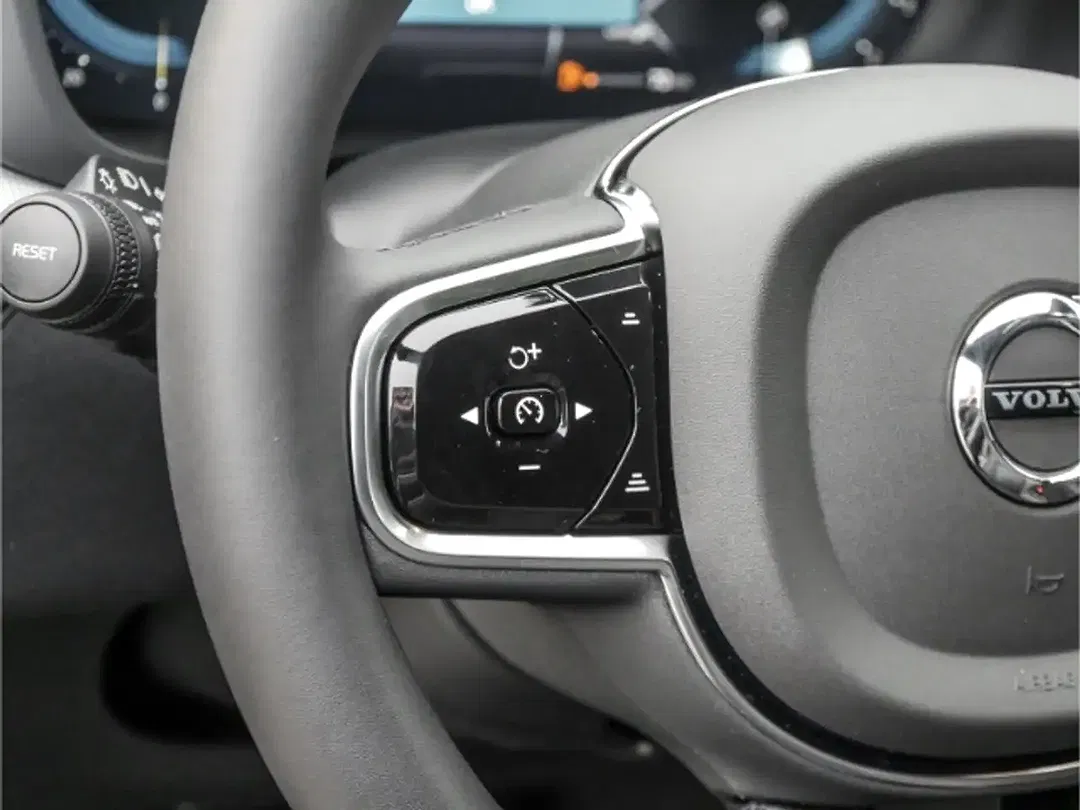 Volvo XC60 B4 Plus Dark - Thumbnail 14