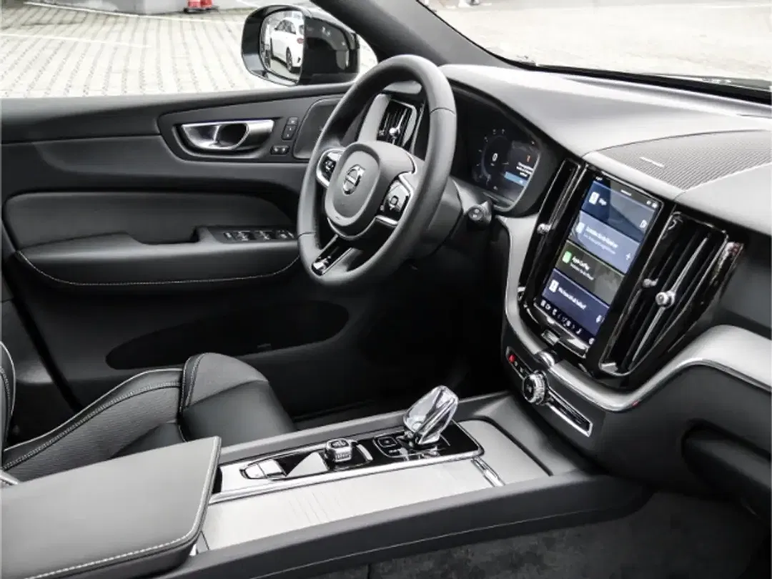 Volvo XC60 B4 Plus Dark - Thumbnail 3