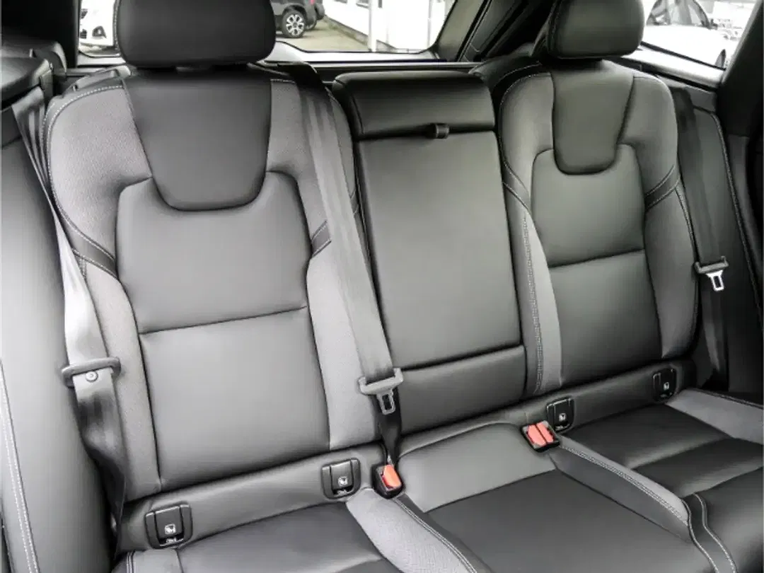 Volvo XC60 B4 Plus Dark - Thumbnail 4