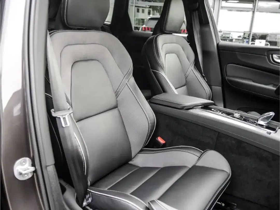 Volvo XC60 B4 Plus Dark - Thumbnail 6