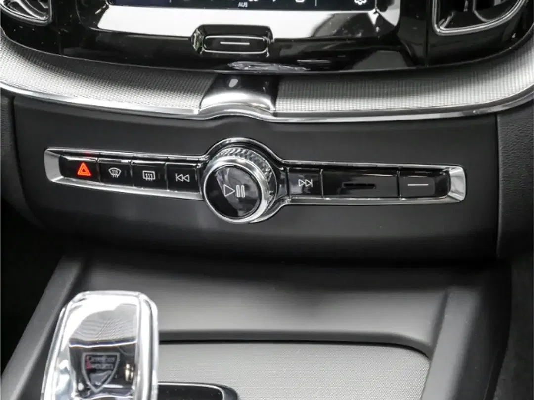 Volvo XC60 B4 Plus Dark - Thumbnail 9