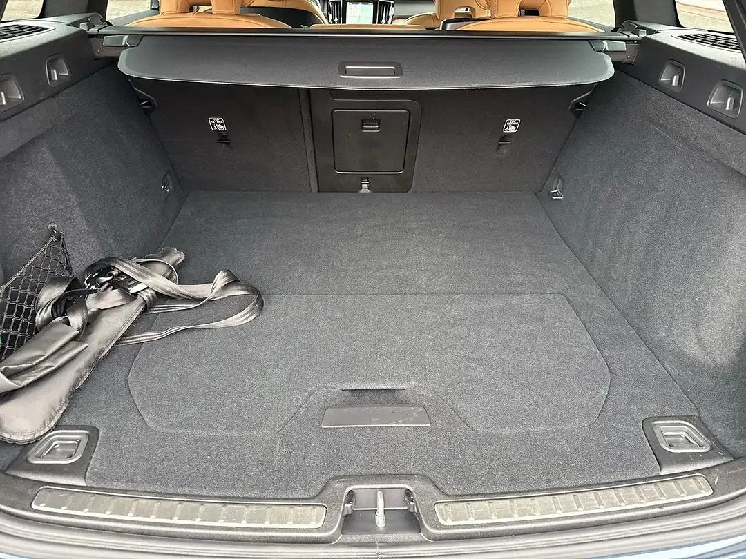 Volvo V60 Cross Country B5 AWD - Thumbnail 10