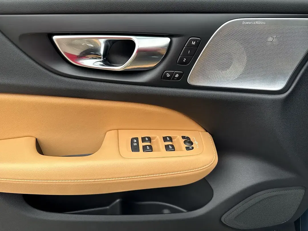 Volvo V60 Cross Country B5 AWD - Thumbnail 11