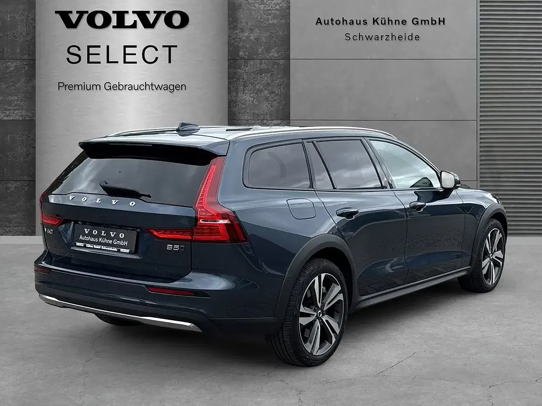 Volvo V60 Cross Country B5 AWD - Thumbnail 3