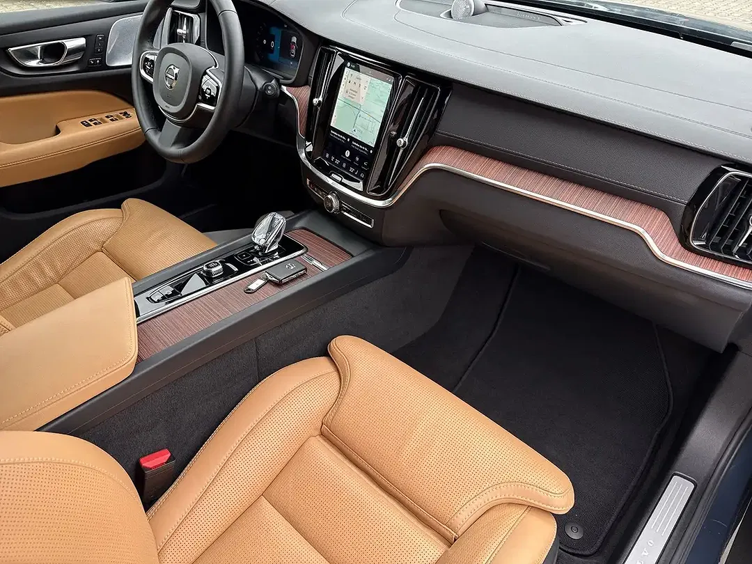 Volvo V60 Cross Country B5 AWD - Thumbnail 8