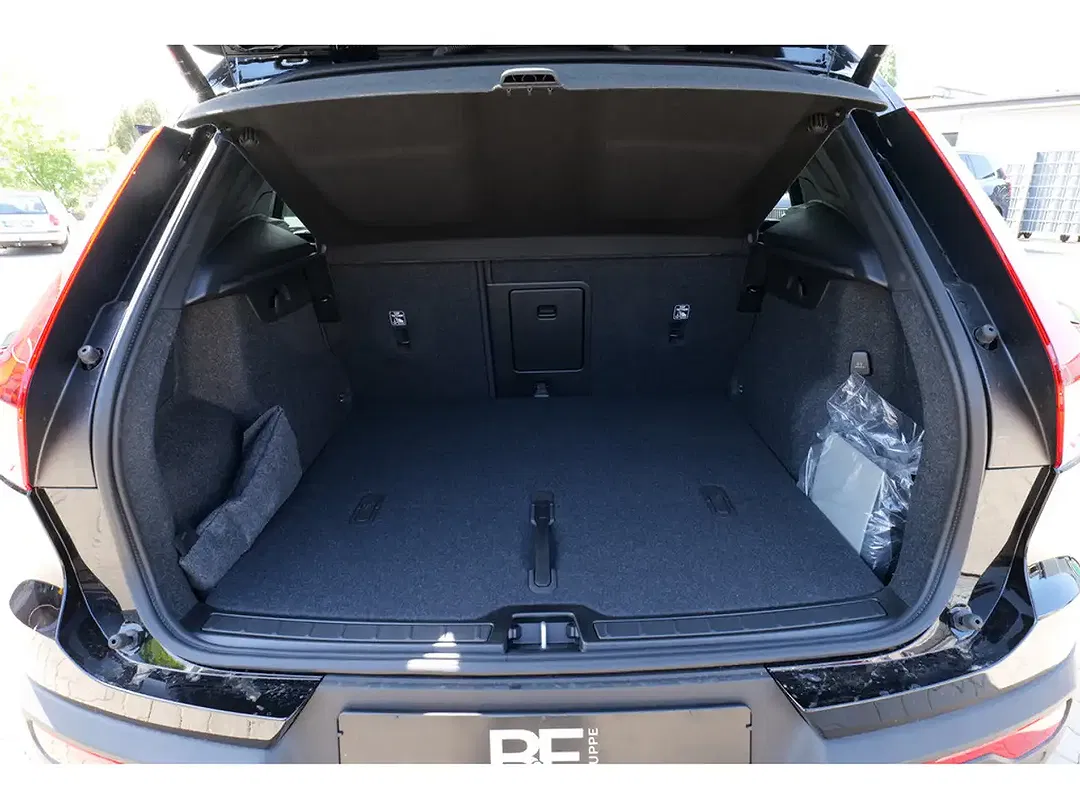 Volvo XC40 B4 Plus Black Edition - Thumbnail 11