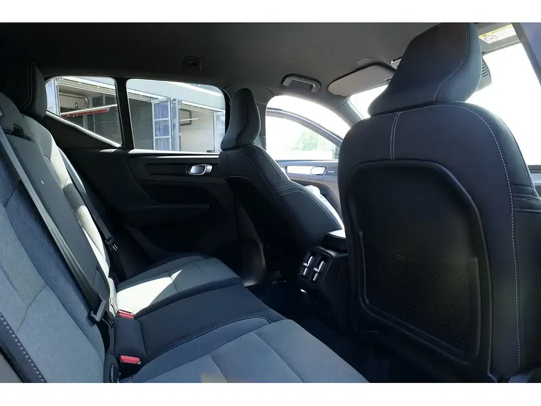Volvo XC40 B4 Plus Black Edition - Thumbnail 12
