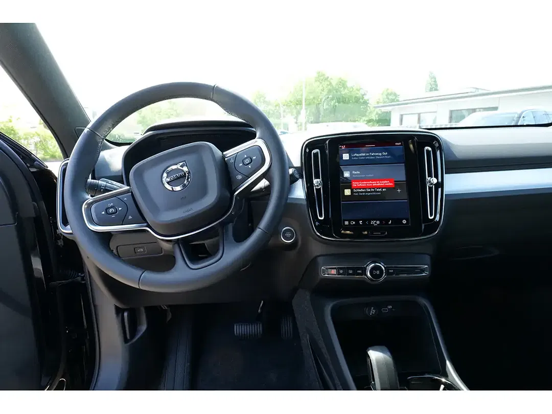 Volvo XC40 B4 Plus Black Edition - Thumbnail 13