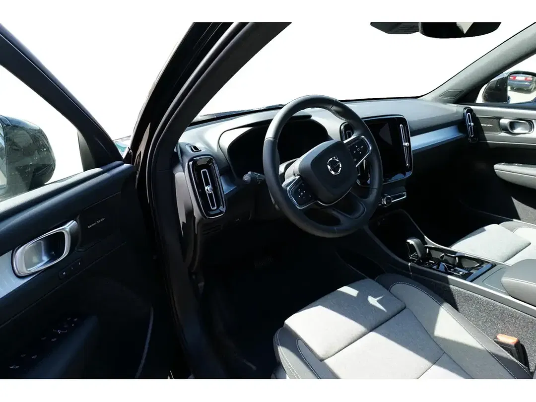 Volvo XC40 B4 Plus Black Edition - Thumbnail 8