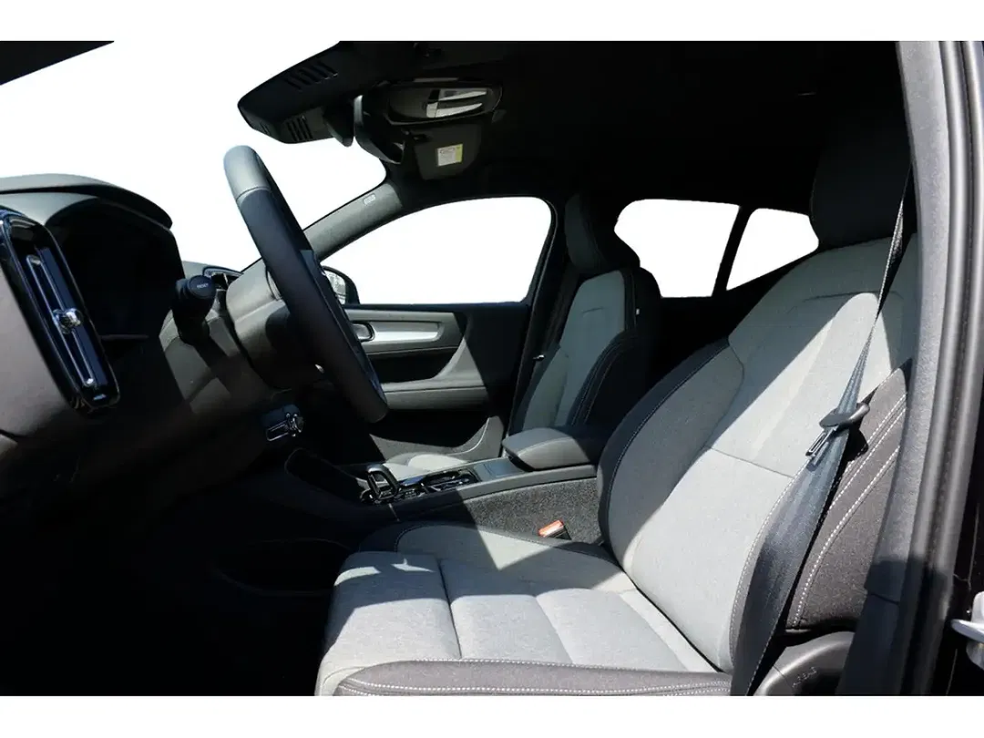 Volvo XC40 B4 Plus Black Edition - Thumbnail 9