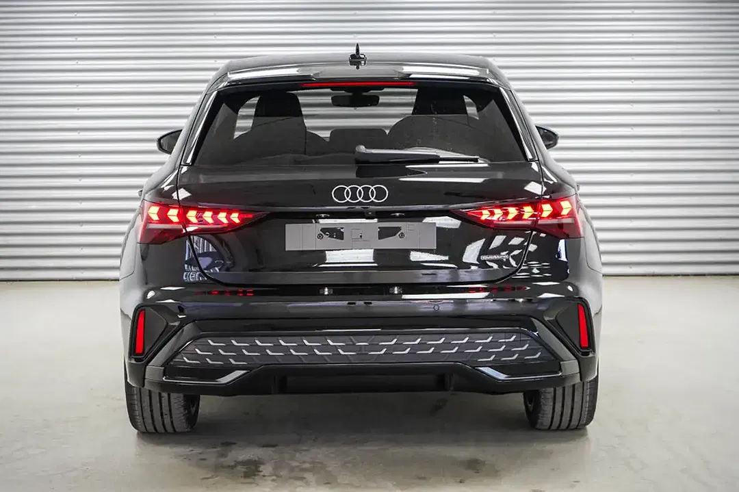 Audi A3 40 TFSI S tronic quattro S line - Thumbnail 4