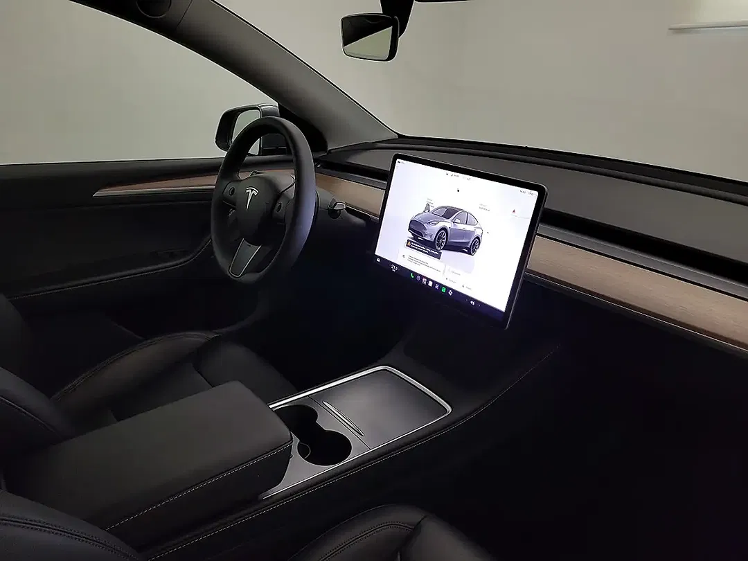 Tesla Model Y AWD Long Range - Thumbnail 10
