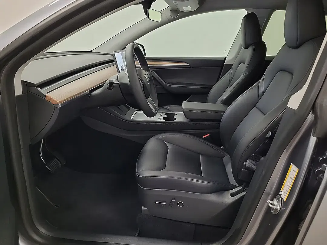 Tesla Model Y AWD Long Range - Thumbnail 6