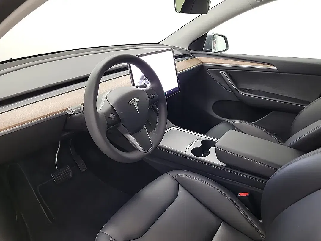 Tesla Model Y AWD Long Range - Thumbnail 8