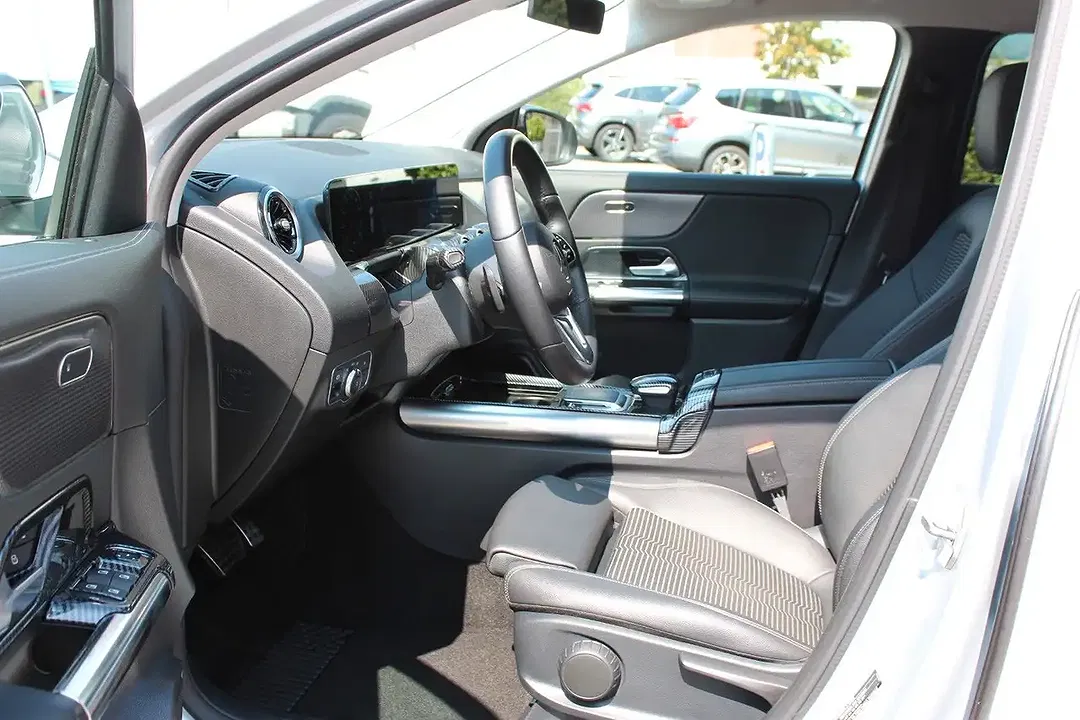 Mercedes-Benz GLA 200 7G-DCT MBUX - foto 15