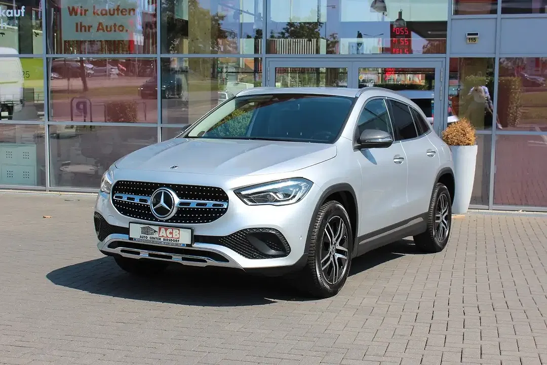 Mercedes-Benz GLA 200 7G-DCT MBUX - foto 2