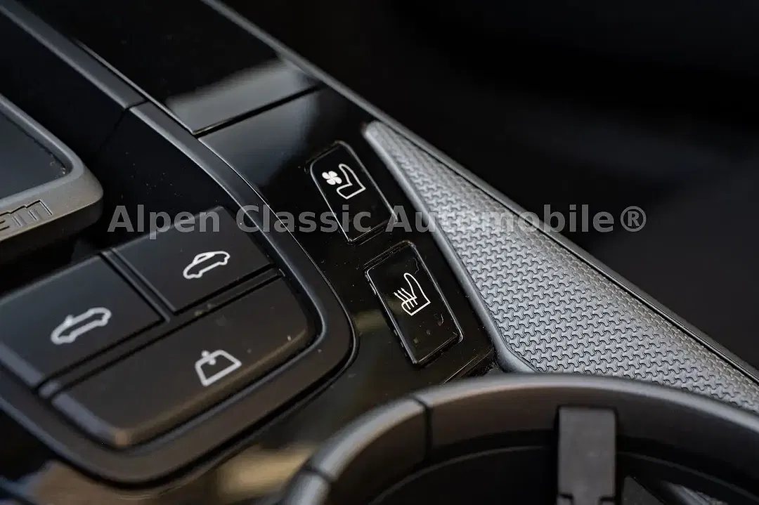 Porsche 992 Carrera 4 Cabriolet - Thumbnail 10