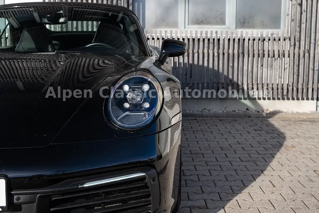 Porsche 992 Carrera 4 Cabriolet - Thumbnail 11