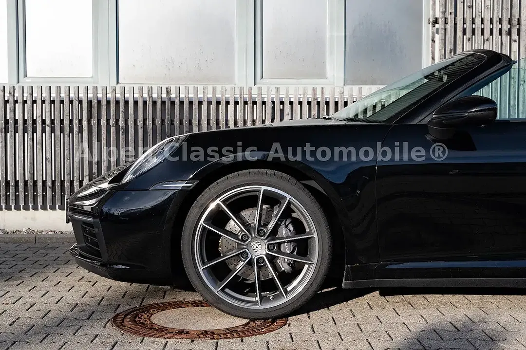 Porsche 992 Carrera 4 Cabriolet - Thumbnail 5
