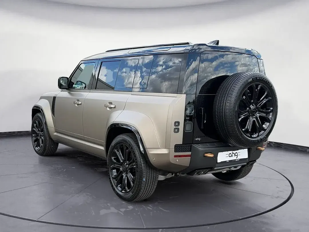 Land Rover Defender P635 OCTA Edition - Thumbnail 4